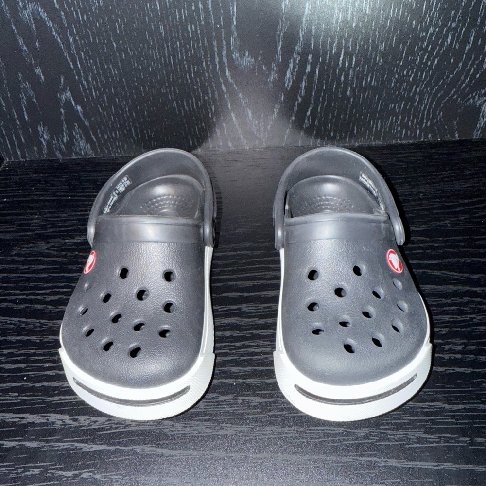 CROCS Black Sandals with Perforated Design and Heel Strap